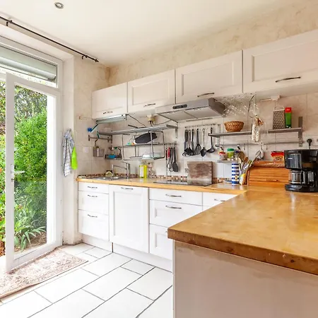 Sam Suffy - 10 Personnes Vila